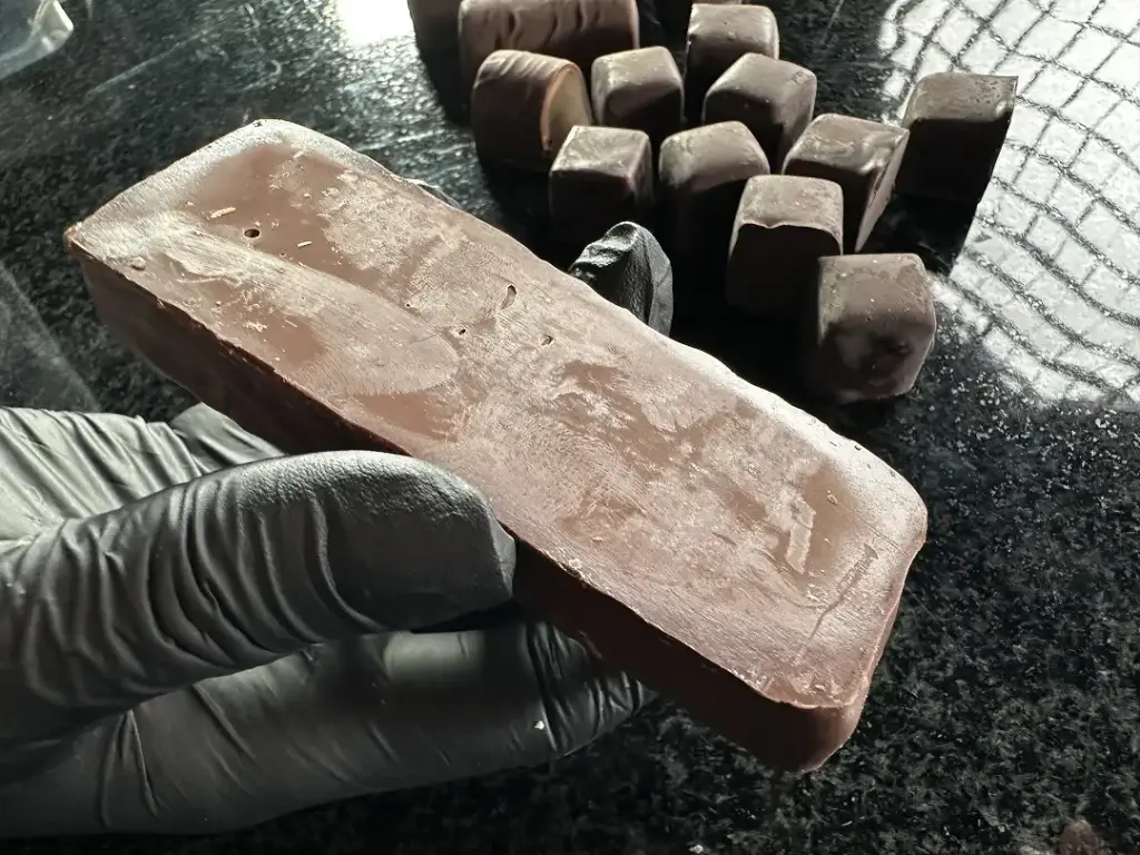 patina bianca sul cioccolato fondente patina bianca sul cioccolato fondente